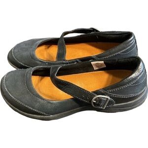Merrell Navy Dassie Mary Jane Blue buckled flat shoes. Size 6.